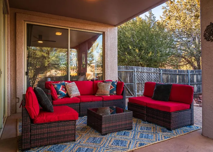 Lux Retreat - Hot Tub & Game *