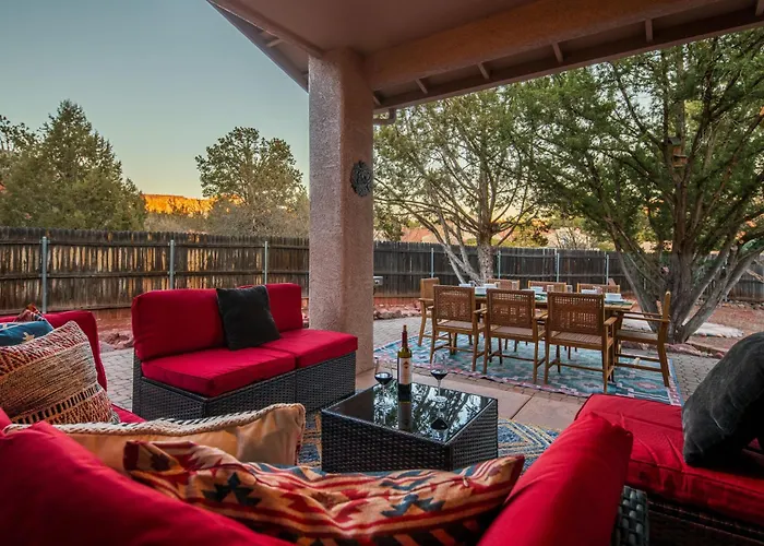 Lux Retreat - Hot Tub & Game Holiday home *